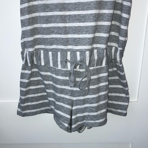GAP medium women’s romper - cotton gray/ White nautical Striped Jumpsuit - Picture 7 of 16